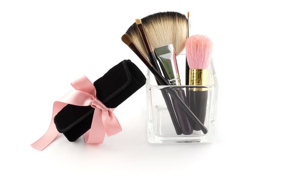 MAKEUP BRUSH SET WITH CASE AND PINK BOW