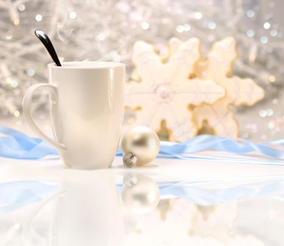 Hot winter drink with sugar cookies