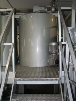steel foodstuff or chemical mixing kettle or tank