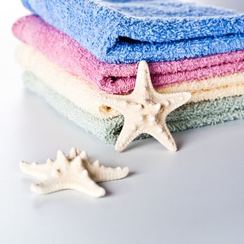 towels and sea star 