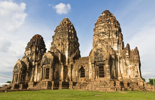 Wat Phra Prang Sam Yot 