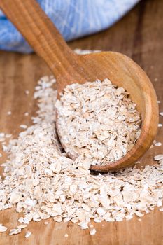 oat flakes in wooden spoon 