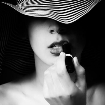Black and white lipstick girl with summer hat