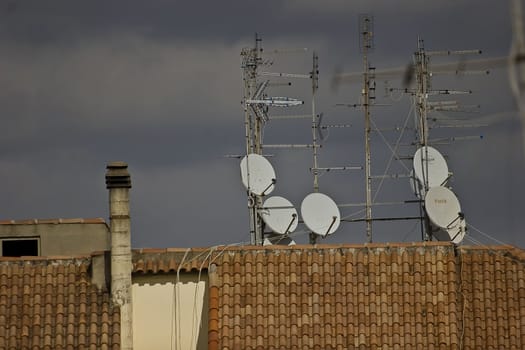 antenna, broadcasting, city, communication, connection, dish, electronics, equipment, global, house, parabola, receiver, roof, sky, telecommunications, television, tv, wireless, aerial, analogue, antenna, appliance, broadcast, cable, carlo sarnacchioli, communication, connect, connection, electric, entertainment, equipment, facility, frequency, outside, television, receive, rod, signal, technology, transmission, transmitter, tv, up, urban, variety, wire,