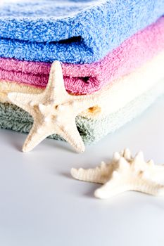 towels and sea stars 