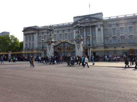 Crowds Outside Buckingham Palace 26 April 2011