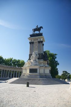 equestrian monument in Madrid public park
