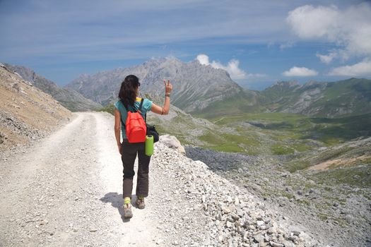 victory trekking woman in Cantabria