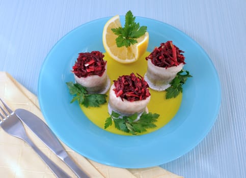 Herring fillet stuffed with beet-apple stuffing and lemon