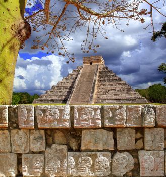 Chichen Itza Tzompantli Wall of Skulls Kukulkan pyramid