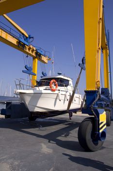 boat crane travelift lifting motorboat