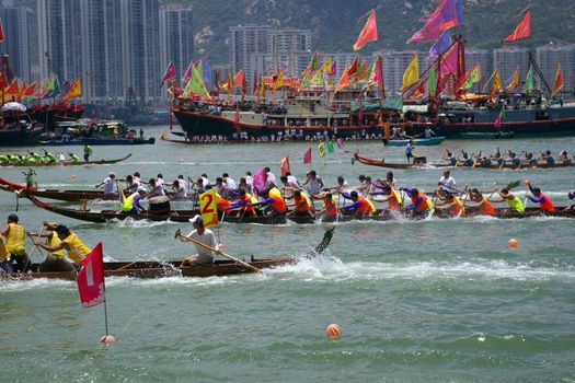 HONG KONG - MAY 28: Dragon Boat Race on May 28, 2007 in Tuen Mun