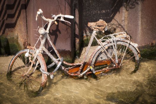 Drowned rusty bicyclegg