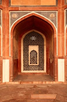 Arch with carved marble window. Mughal style. Humayun's tomb, De