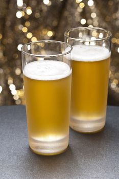 Bier glasses in front of a colorful background
