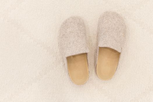 Cozy felt slippers with cork sole