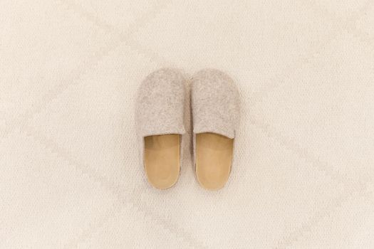 Cozy felt slippers with cork sole