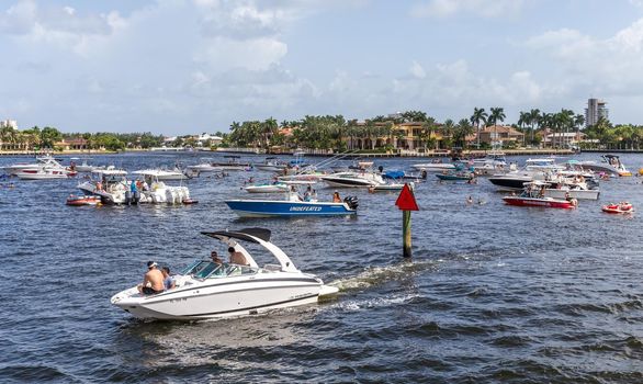 FORT LAUDERDALE, USA - AUGUST 30, 2014 : Yachts in the middle of Channel in Fort Lauderdale on August 30, 2014 in Fort Lauderdale