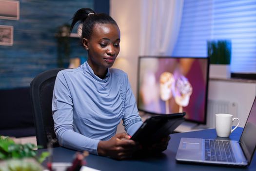 Afro woman working remote