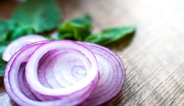 purple onion and basilic