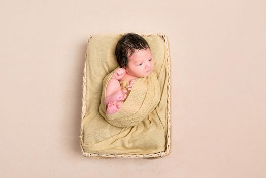 Wrapped black-haired baby basket, topview