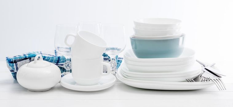 White square dinnerware set with glasses