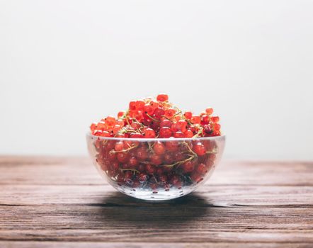 Fresh red currant in a glass bowl.