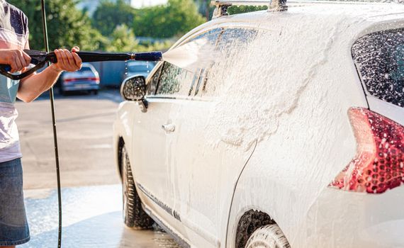 Applying washing foam on car