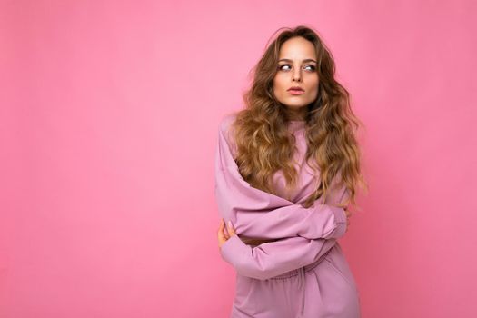 Close-up portrait of nice-looking attractive lovely lovable pretty cute winsome gorgeous cheerful cheery wavy-haired blonde woman isolated on pastel color background wearing stylish clothes