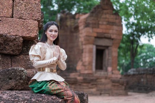 woman in Thai traditional dress is pay respect