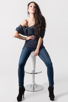 Brunette woman with blue eyes wearing shirt and blue jeans