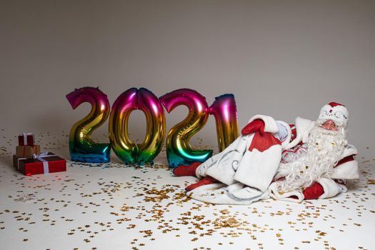 old father frost with colourful baloons with numbers 2021