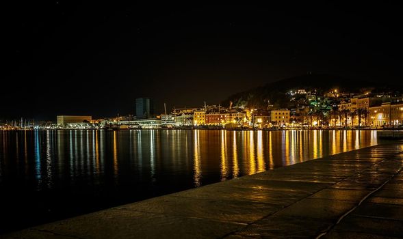  Split at night, Croatia
