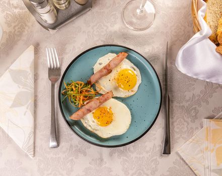 Sunny side up eggs 