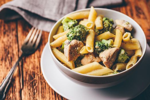 Pasta with chicken and broccoli