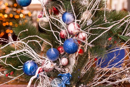 street Christmas decorations: a wreath with balls and garlands