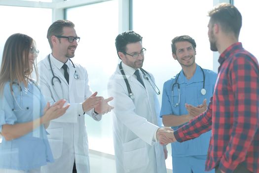 doctors congratulating the patient on recovery