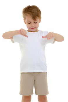 A little boy in a pure white T-shirt points his fingers at her.