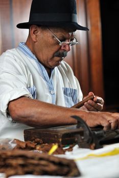 man making luxury handmade cuban cigare