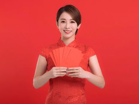 Happy chinese new year. young Woman holding Red envelopes for lucky