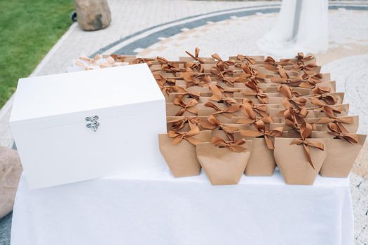 gifts for guests at the wedding ceremony
