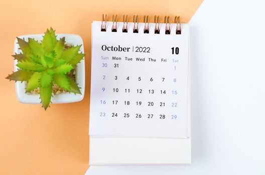 October 2022 desk calendar with tree pot.