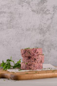 Raw veggie burger with beetroot and white beans