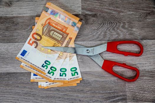 cut 50 banknotes with euro scissors
