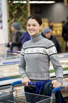 A young woman shopping in a supermarket.
