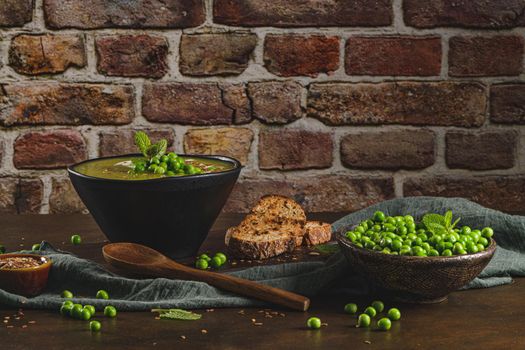Green pea soup with seeds