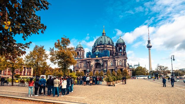 Crowds of tourist visiting Berliner Dom