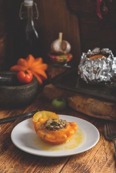 Baked pattypan squash filled with meat