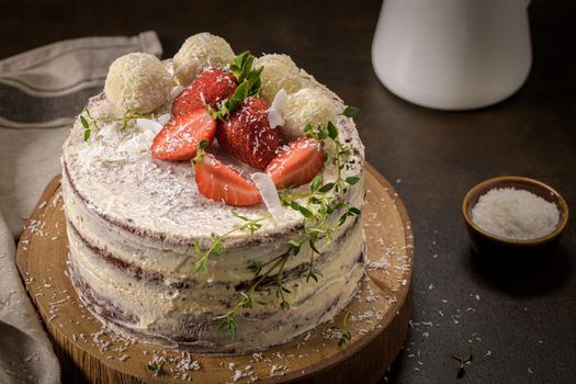 Naked cake with strawberries