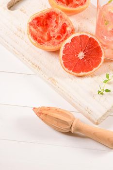 Grapefruit lemonade with thyme